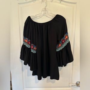 Turquoise Haven women’s black bell sleeve embroidered blouse. Size small